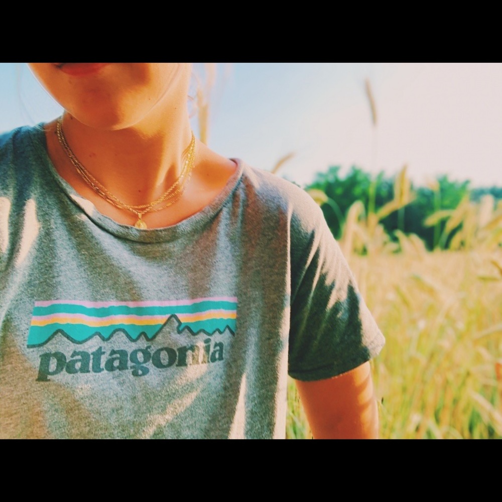 Patagonia cropped grey tshirt